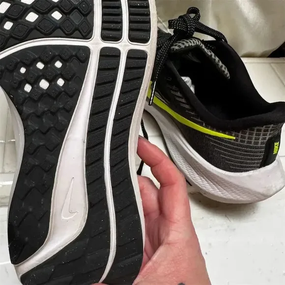 Nike Air Zoom Pegasus 39 Black Running Shoes Unisex Size 5.5Y