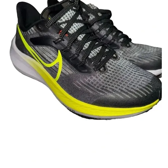 Nike Air Zoom Pegasus 39 Black Running Shoes Unisex Size 5.5Y