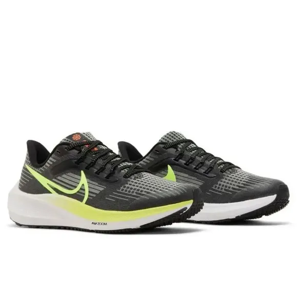 Nike Air Zoom Pegasus 39 Black Running Shoes Unisex Size 5.5Y