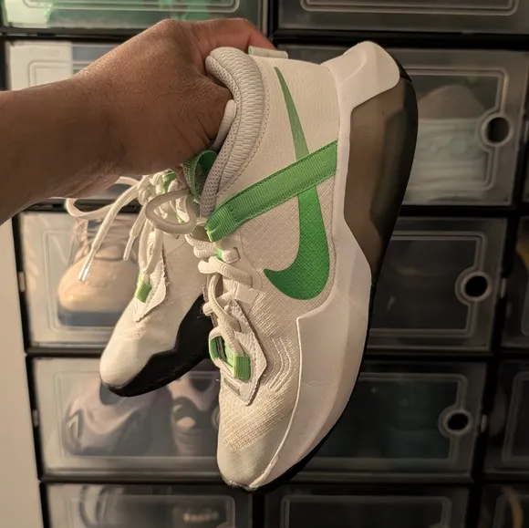 Nike basketball Shoes (Sz 3.5)