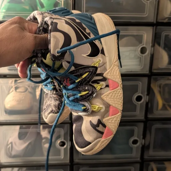 Nike basketball Shoes (Sz 3.5)