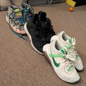 Nike basketball Shoes (Sz 3.5)