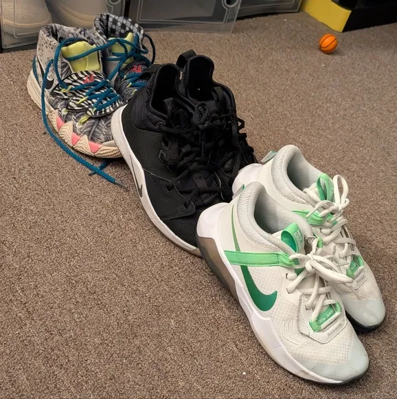 Nike basketball Shoes (Sz 3.5)