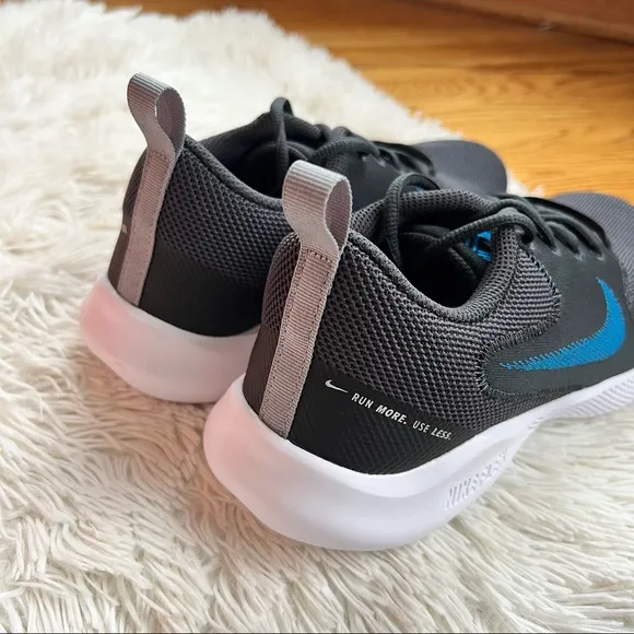 Nike FLEX EXPERIENCE RUN 10  Shoes Sneakers Size 8 W 4E - MENS
