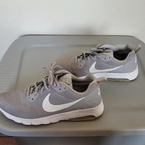 Nike Gray Mesh With White Swoosh Logo Lightweight Tennis Shoes Size 10.5