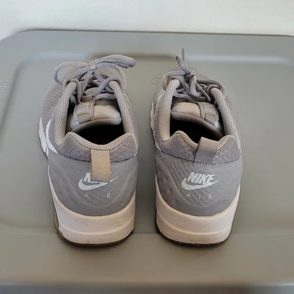 Nike Gray Mesh With White Swoosh Logo Lightweight Tennis Shoes Size 10.5