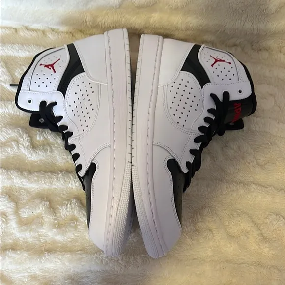 Nike Jordan Access White and Black Sneakers Size 9.5