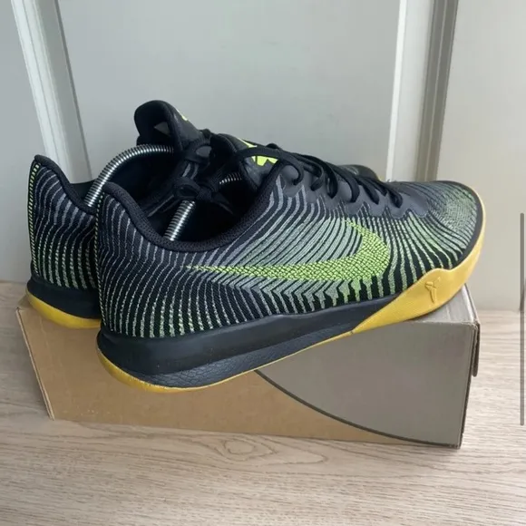 NIKE KB 2016 Kobe Basketball MENTALITY II Shoes VOLT/BLACK - MEN  10