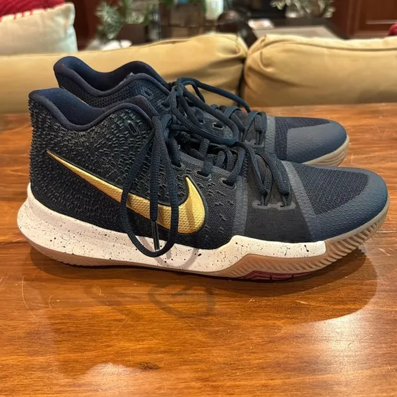 NIKE Kylie 3 Obsidian Basketball Shoe Mens 8 White Navy Gold Lace Up EXCELLENT