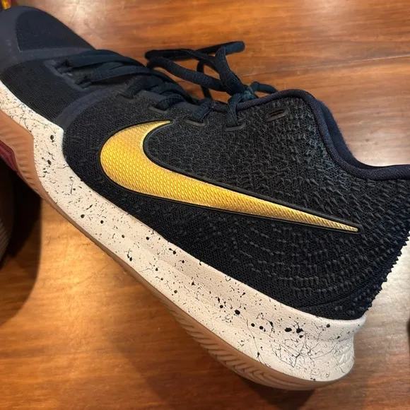 NIKE Kylie 3 Obsidian Basketball Shoe Mens 8 White Navy Gold Lace Up EXCELLENT