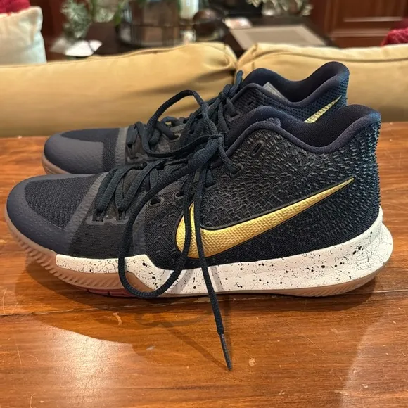 NIKE Kylie 3 Obsidian Basketball Shoe Mens 8 White Navy Gold Lace Up EXCELLENT