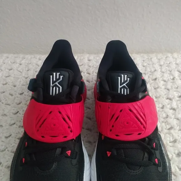 Nike Kyrie Low 3 Team 'Black University Red' size 6.5y