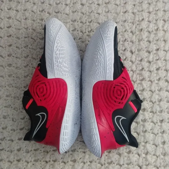 Nike Kyrie Low 3 Team 'Black University Red' size 6.5y