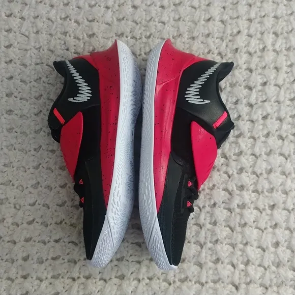 Nike Kyrie Low 3 Team 'Black University Red' size 6.5y