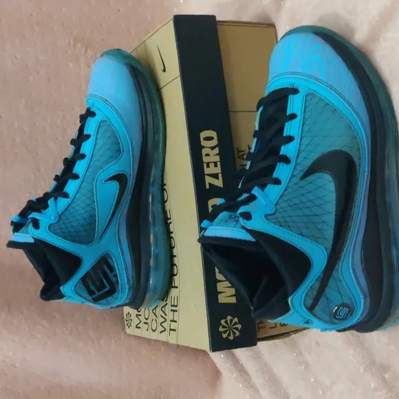 Nike LeBron 7 LLv. QS  All Star shoes size U S 5Y