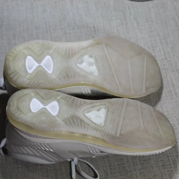 Nike Lebron James X John Elliot Icon QS &quot;Sail&quot; White Athletic Shoes