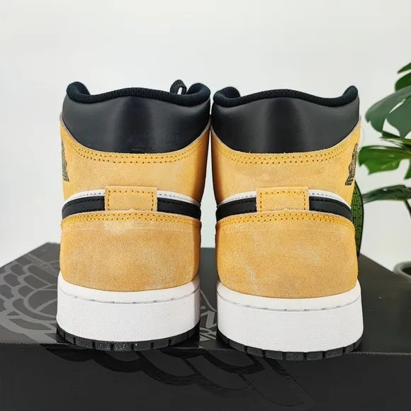 Nike Men's Air Jordan 1 Mid Flight Club Magic Ember Sundial Shoes Size 12