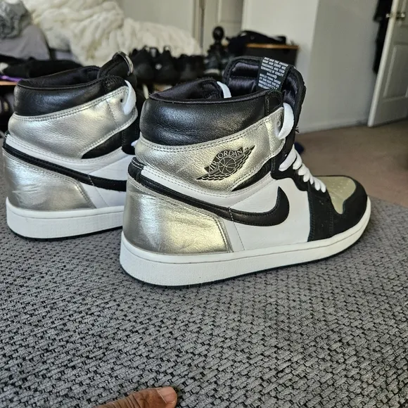 Nike Men's Black, Silver and White Mid-Top Sneakers