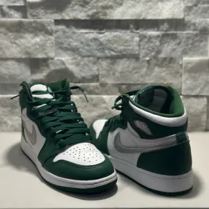 Nike Men's Green and White Sneakers