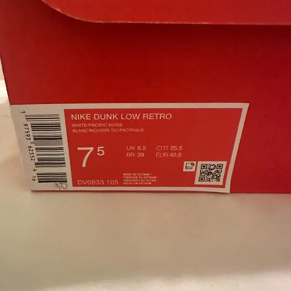 Nike Men's Olive Green Sneakers
