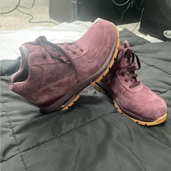 Nike Men's Purple Sneakers