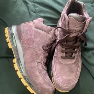 Nike Men's Purple Sneakers