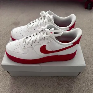 Nike Men's White and Red Sneakers