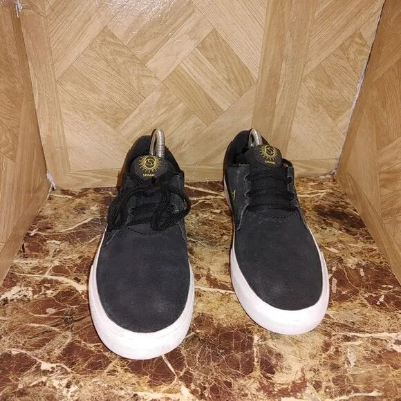 Nike men's SB Shane premium fashion black shoes size 9.   A328