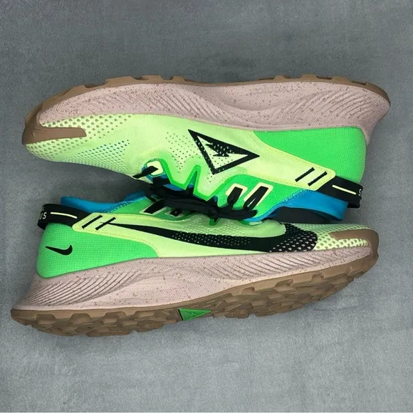 🔥🔥🔥Nike Pegasus Trail 2 Sneakers Size: 10.5🔥🔥🔥