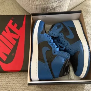 Nike retro 1 Jordan “dark marina blue” 5Y (GS)