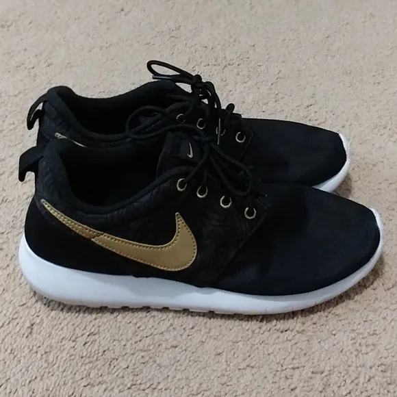 NIKE Roshe One Print (GS) Big Kid's Shoes