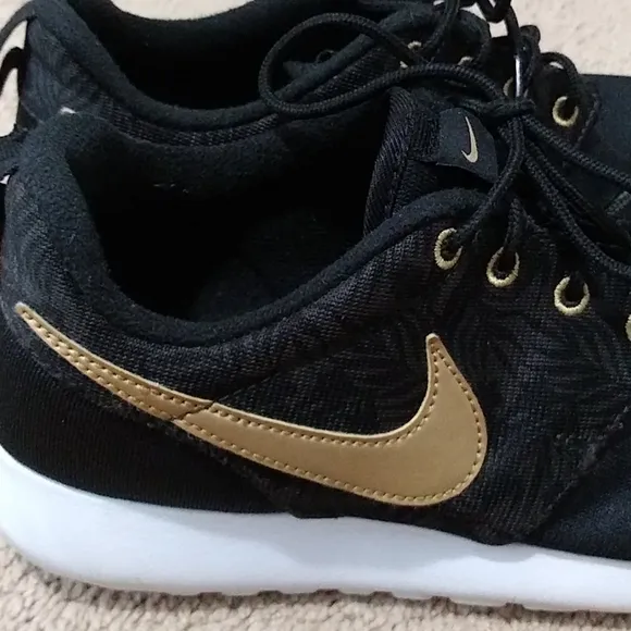 NIKE Roshe One Print (GS) Big Kid's Shoes