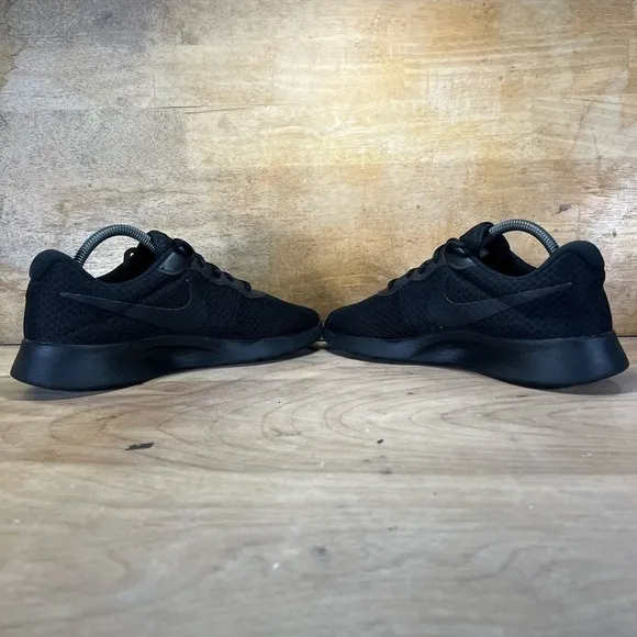 Nike Tanjun Womens Size 10 Shoes Sneakers Triple Black DJ6257-002