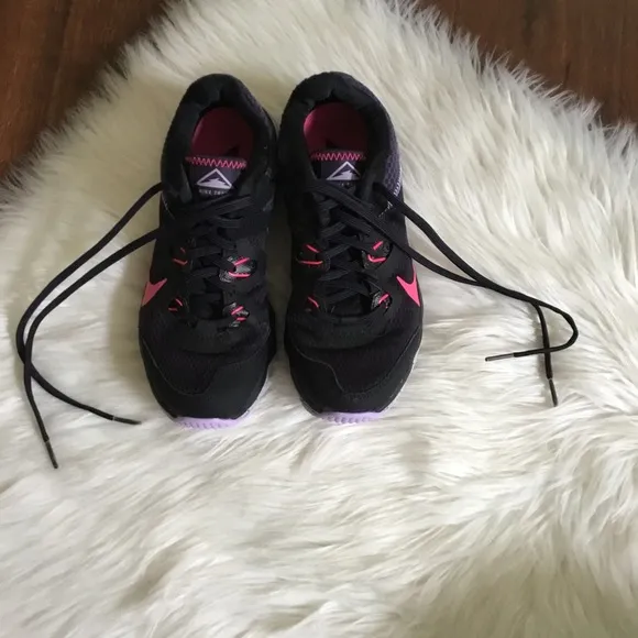 Nike Trail Black &amp; Pink Juniper All Terrain Athletic Shoes Size 7