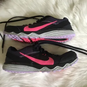 Nike Trail Black &amp; Pink Juniper All Terrain Athletic Shoes Size 7