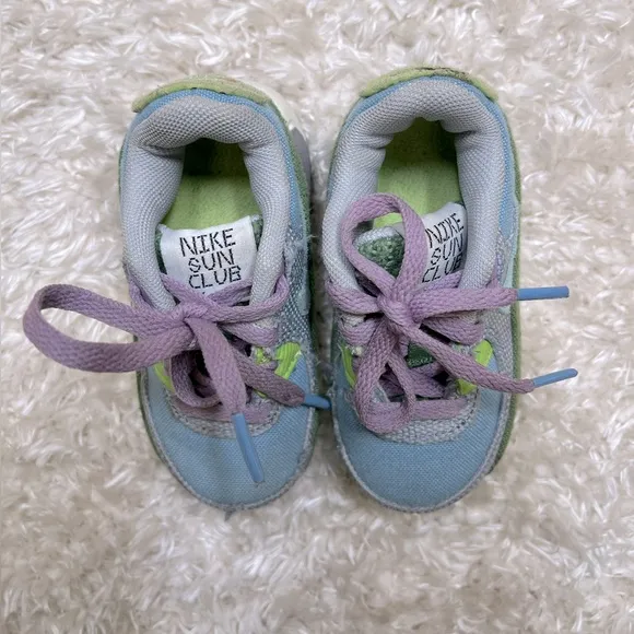 NIKE || Unisex Kids Air Max 90 SE Sun Club Athletic Shoe (6C)