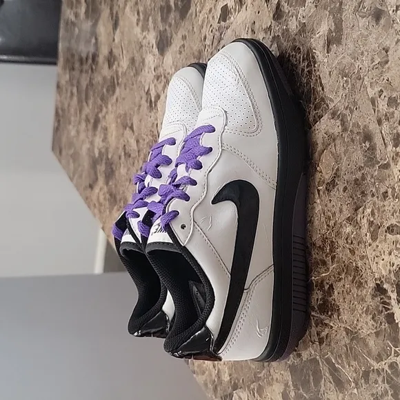 Nike Unisex Kids White &amp; Black Running Sneaker Shoes Size US 4 Y