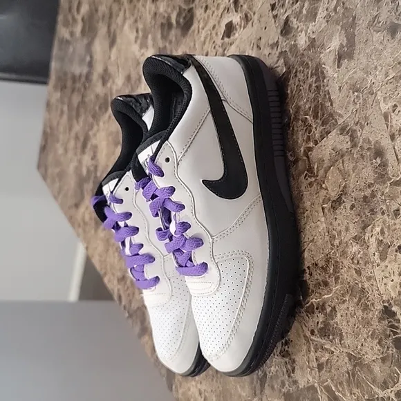 Nike Unisex Kids White &amp; Black Running Sneaker Shoes Size US 4 Y