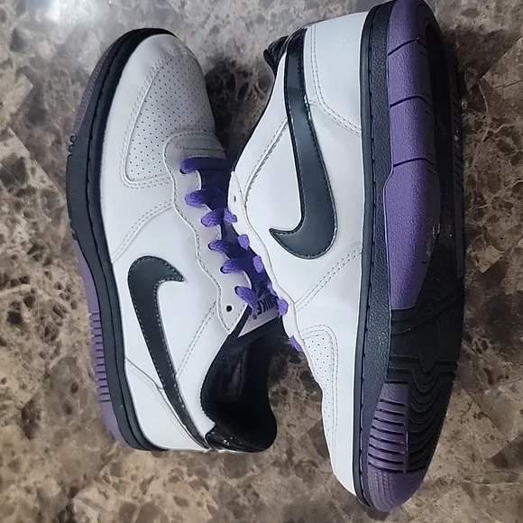 Nike Unisex Kids White &amp; Black Running Sneaker Shoes Size US 4 Y