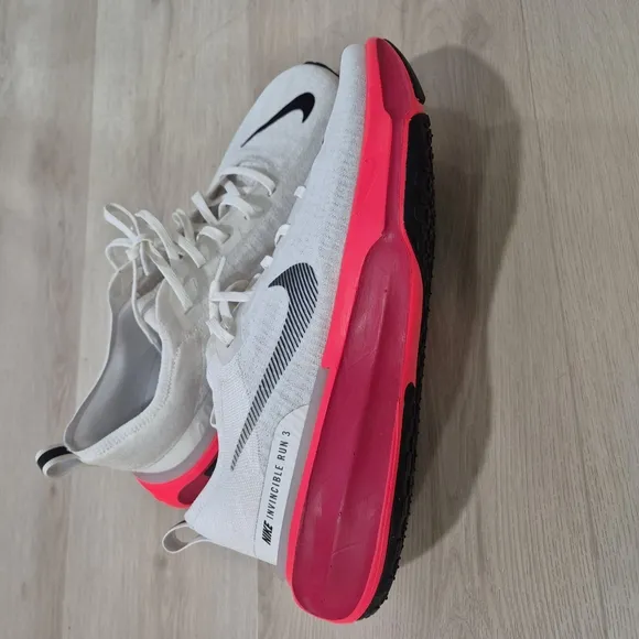Nike W White and Pink Running Shoes
