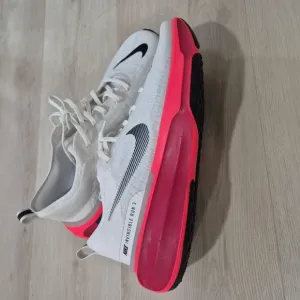 Nike W White and Pink Running Shoes