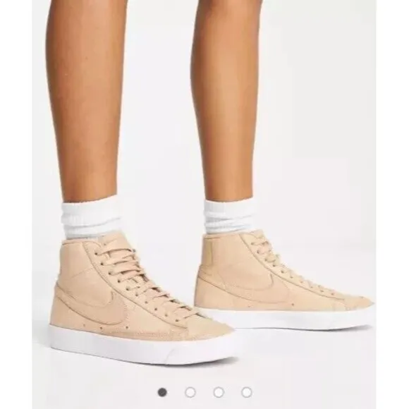 Nike Women's Blazer Mid Premium Casual Shoes in Beige/Vachetta Tan Size …