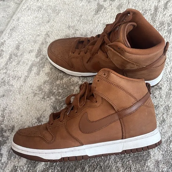 NIKE WOMENS DUNK HIGH PREMIUM - PECAN/ PECAN/ WHITE