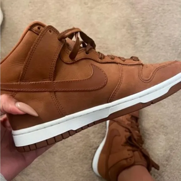 NIKE WOMENS DUNK HIGH PREMIUM - PECAN/ PECAN/ WHITE