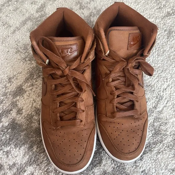 NIKE WOMENS DUNK HIGH PREMIUM - PECAN/ PECAN/ WHITE