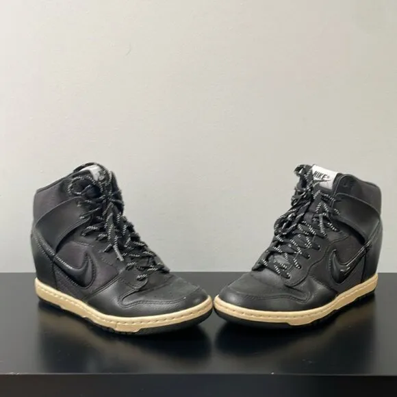 Nike womens Dunk Sky High Essential sneaker US7 Black Wedge Shoes