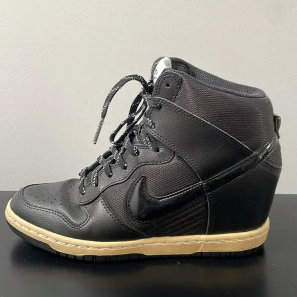 Nike womens Dunk Sky High Essential sneaker US7 Black Wedge Shoes