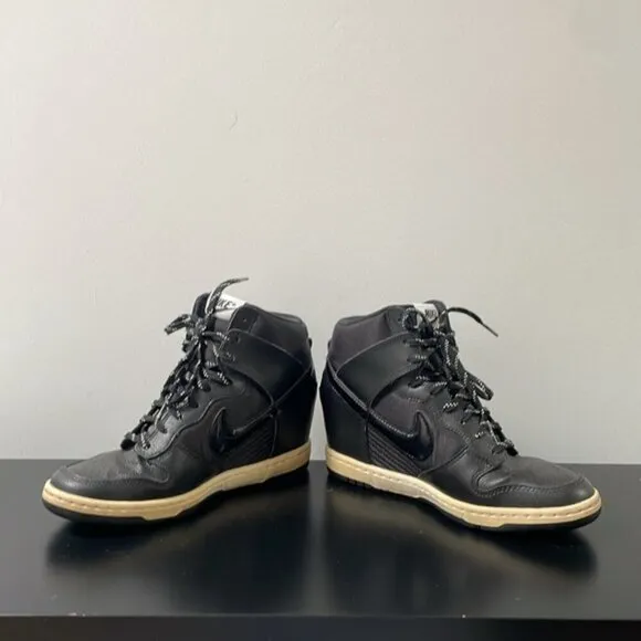 Nike womens Dunk Sky High Essential sneaker US7 Black Wedge Shoes