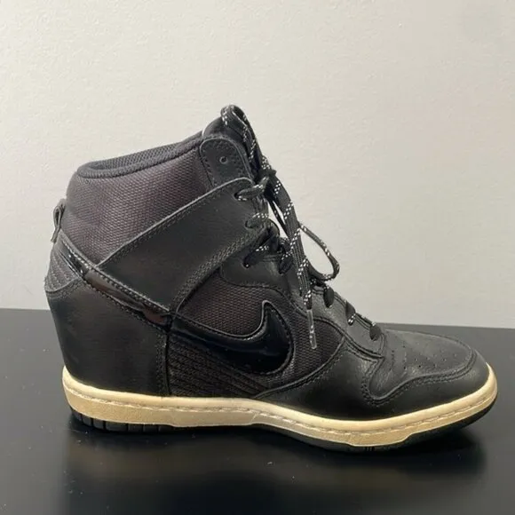 Nike womens Dunk Sky High Essential sneaker US7 Black Wedge Shoes