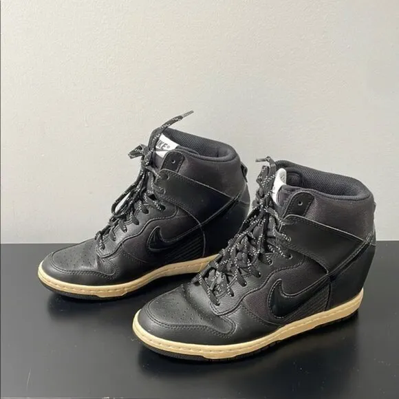 Nike womens Dunk Sky High Essential sneaker US7 Black Wedge Shoes